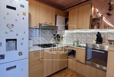 De vanzare- Apartament 3 camere str Luptei - 2
