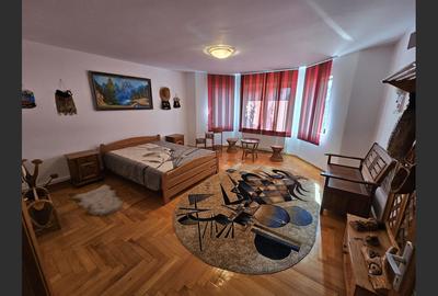 Casă cu 10 camere cu Canalizare în Cordun - 13