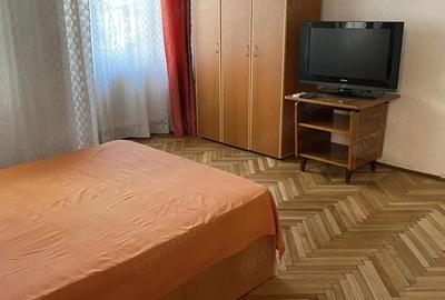 Inchiriez garsoniera cu contract ANAF, decomandata, situata in Drumul Sarii in bloc mixt de 4 etaje - 9