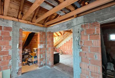 Casă cu 2 camere în Regie