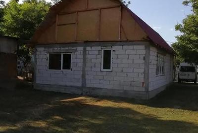 Casă cu 3 camere în 1 Decembrie - 6