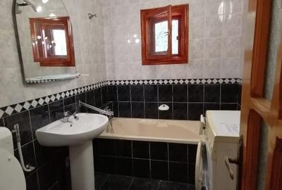 PROPRIETAR - Apartament 4 camere de inchiriat Piata Moldovei - Scoala 2 - 10