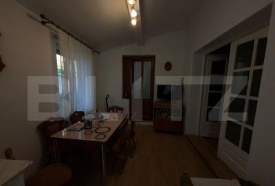 Casa spa?ioasa cu 2 corpuri , 300 mp ideala pentru 2 - 3