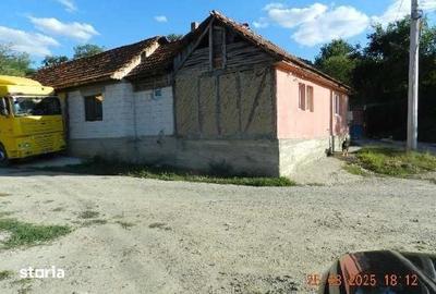 Casă cu 3 camere cu Teren 2537 Mp în Central - 4