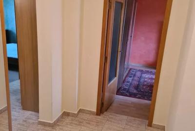 Apartament cu 3 camere decomandat, mobilat în Vitan