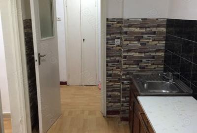 Apartament cu 2 camere decomandat în Micro 4 - 9