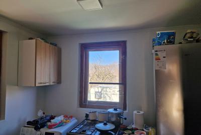 Casă cu 4 camere decomandat în Bezdead