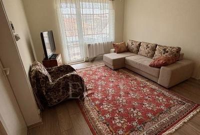 Apartament cu 3 camere semidecomandat, mobilat în Central