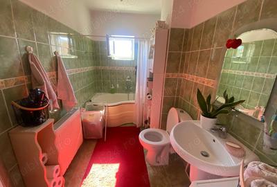 Apartament cu 4 camere decomandat în Petros - 2