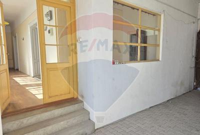 Casă cu 5 camere cu Teren 1010 Mp în Ultracentral - 3