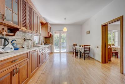 POVESTEA UNEI CASE PENTRU GENERATII  | VILA CU FARMEC, LUMINA SI TEREN 1618 MP POVESTEA UNEI CASE PENTRU GENERATII  | VILA CU FARMEC, LUMINA SI TEREN 1618 MP - 16