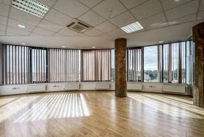 Spațiu comercial, de 120 mp, în Central - 9