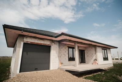 Casa / Vila cu 4 camere de vanzare - 1