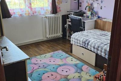 Apartament cu 2 camere semidecomandat, mobilat în Mircea cel Bătrân