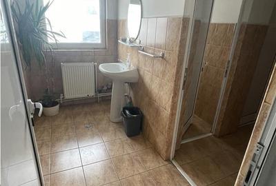 Spațiu comercial, de 42.5 mp, în Universității - 2