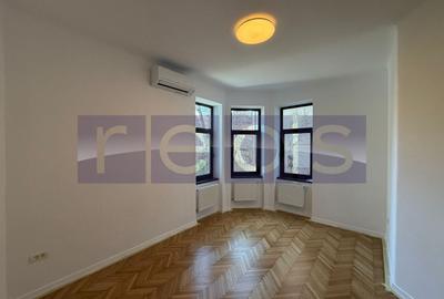 Casă individuală cu 8 camere cu Canalizare în Capitale - 4