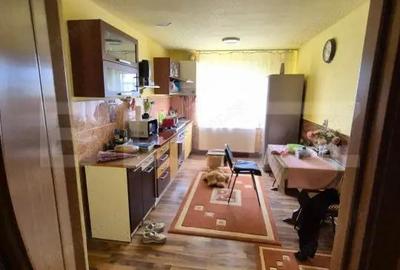 Apartament cu 4 camere, decomandat, 79 mp, etaj intermediar, zona Micro III - 3