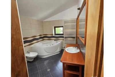 Casă cu 7 camere cu Teren 200 Mp în Timpuri Noi