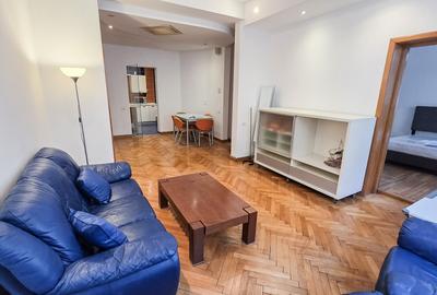 Apartament cu 3 camere decomandat, mobilat în Calea Victoriei