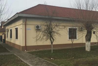 Casă cu 5 camere cu Teren 600 Mp în Dumbrăvița - 1