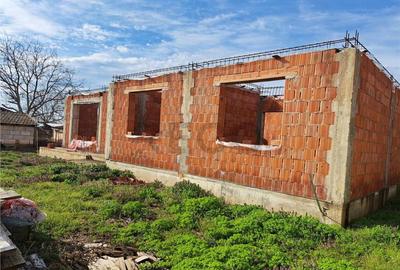 Casă cu 4 camere cu Teren 728 Mp în Biharia