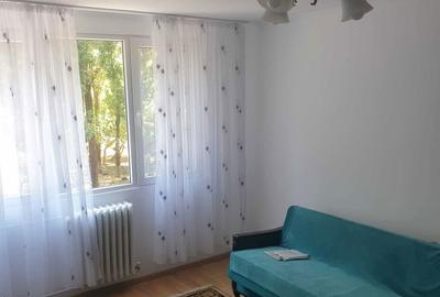 Apartament cu 3 camere semidecomandat în Berceni - 4