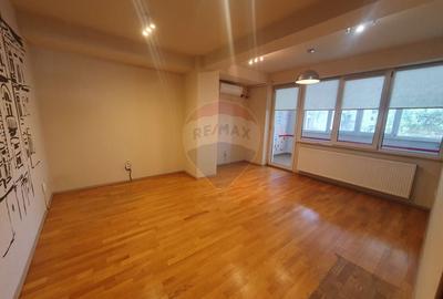 Apartament cu 3 camere semidecomandat în P-ța Victoriei - 3