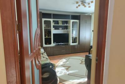 Apartament cu 3 camere decomandat în Micro 4