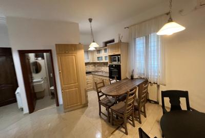 Apartament cu 3 camere decomandat, mobilat în Medicină