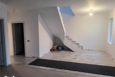 Casă cu 5 camere cu Teren 330 Mp în Central - 3