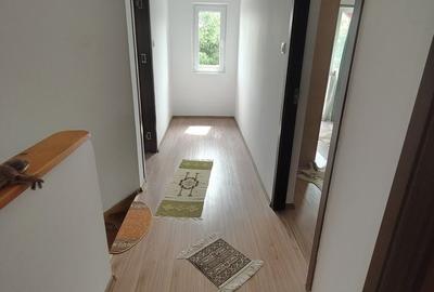 Casă cu 5 camere cu Teren 425 Mp în Sadu - 3