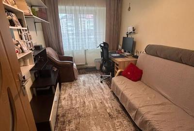 Apartament cu 3 camere decomandat în Traian - 6