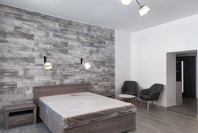 Centrul Istoric - Poarta Schei, garsonieră spațioasă. - 2