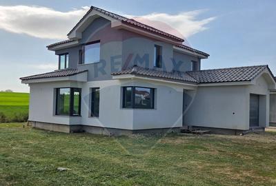 Casă individuală cu 5 camere cu Teren 570 Mp în Cihei - 1