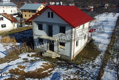 Casă cu 4 camere cu Teren 1250 Mp în Băiculești