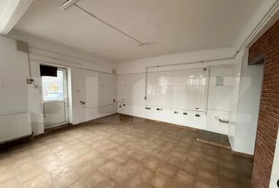 Casă cu 11 camere cu Teren 720 Mp în Democrației - 2