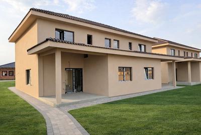 Duplex cu 5 camere cu Canalizare în Moșnița Nouă - 1