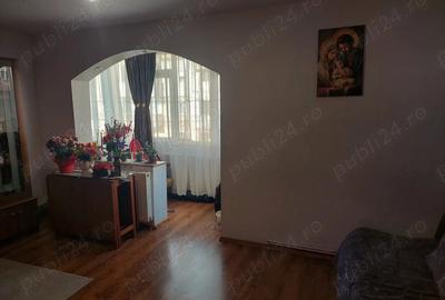 Apartament cu 3 camere decomandat în Central - 1