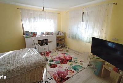 Casă cu 8 camere cu Garaj în Frumușani - 12