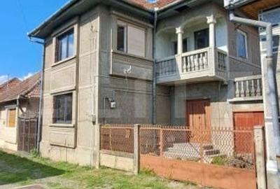 Casă cu 4 camere în Ciupercenii Noi