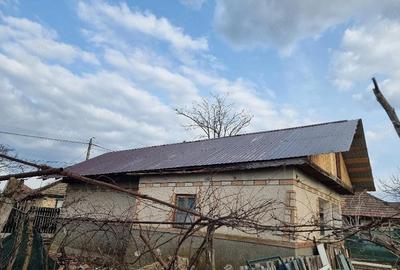 Casă cu 2 camere cu Teren 1200 Mp în Sălciile - 1