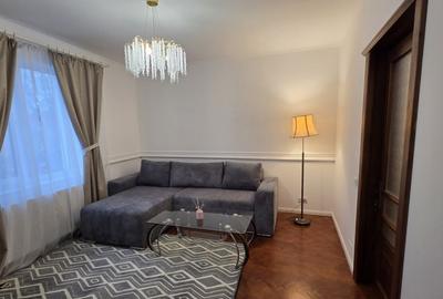 Apartament cu 3 camere decomandat, mobilat în Central