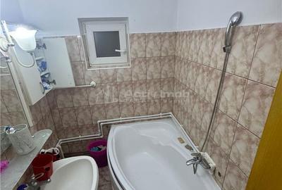 Apartament cu 3 camere decomandat în Bocșa