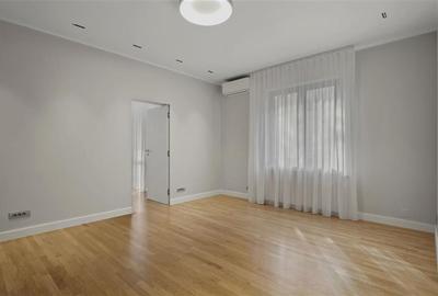 Apartament cu 3 camere semidecomandat, mobilat în Dorobanți