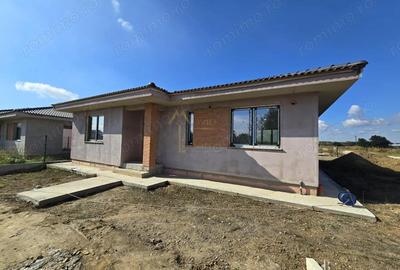 Casă cu 4 camere cu Teren 420 Mp în Central - 3