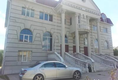 Casă cu 10 camere cu Teren 2200 Mp în Balotești - 1