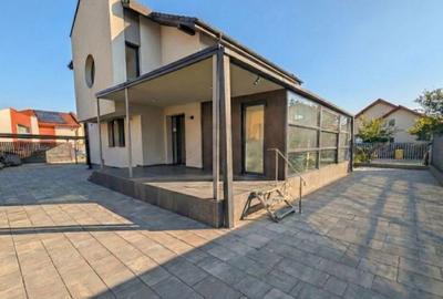 Casă individuală cu 7 camere cu Canalizare în Pipera