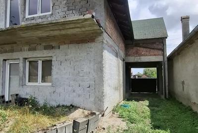 Casa spa?ioasa neterminata de vanzare Voila, cu poten?ial turistic - 1