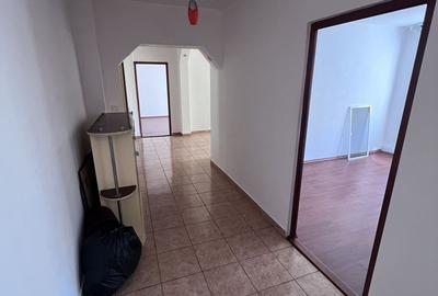 Apartament cu 3 camere decomandat în Independenței - 3