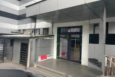 Spațiu comercial, de 60 mp, în Central - 4
